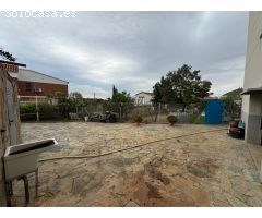 CASA CON PISCINA con OPCIÓN DOS FAMILIAS a 10 min. de la AP-7.