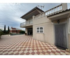 CASA CON PISCINA con OPCIÓN DOS FAMILIAS a 10 min. de la AP-7.