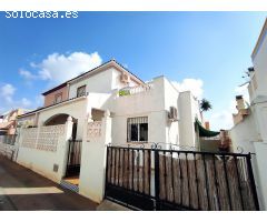 CHALET PAREADO EN RESID. MIRADOR DE LOS BALCONES -TORREVIEJA.