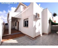CHALET PAREADO EN RESID. MIRADOR DE LOS BALCONES -TORREVIEJA.