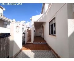 CHALET PAREADO EN RESID. MIRADOR DE LOS BALCONES -TORREVIEJA.