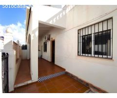 CHALET PAREADO EN RESID. MIRADOR DE LOS BALCONES -TORREVIEJA.