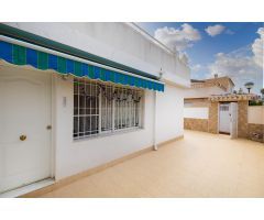 CHALET PAREADO EN URB. AQUAPARK - TORREVIEJA
