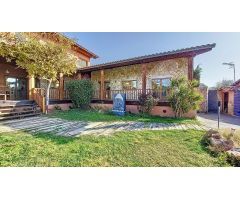 Villa de Lujo en Venta en La Platja de Calafell, Tarragona