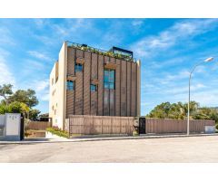 Ático dúplex con piscina privada, parking y trastero
