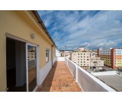 Ático con vistas despejadas en Santa Catalina