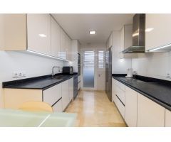 ÁTICO DE 4 HABITACIONES, TERRAZA EN PLANTA, 2 PARKINGS Y 3 TRASTEROS EN SON DAMETO.