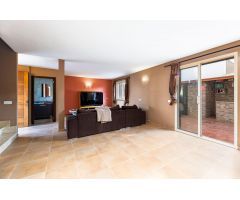 ADOSADO DE 3 HABITACIONES CON ZONA DE SALA-BARBACOA Y 2 APARCAMIENTOS Y TERRAZA EN SON XIMELIS.
