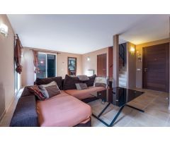 ADOSADO DE 3 HABITACIONES CON ZONA DE SALA-BARBACOA Y 2 APARCAMIENTOS Y TERRAZA EN SON XIMELIS.