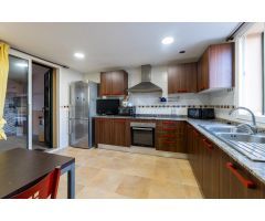 ADOSADO DE 3 HABITACIONES CON ZONA DE SALA-BARBACOA Y 2 APARCAMIENTOS Y TERRAZA EN SON XIMELIS.