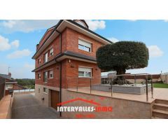 Chalet en Venta en Palau-Solitá i Plegamans, Barcelona