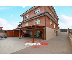 Chalet en Venta en Palau-Solitá i Plegamans, Barcelona