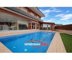 Chalet en Venta en Palau-Solitá i Plegamans, Barcelona
