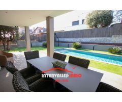 Chalet en Venta en Palau-Solitá i Plegamans, Barcelona