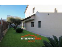 Chalet en Venta en Palau-Solitá i Plegamans, Barcelona