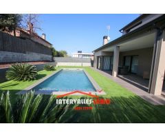 Chalet en Venta en Palau-Solitá i Plegamans, Barcelona