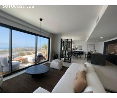 atico moderno con vistas al mar en el higueron