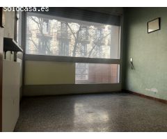 Piso de cuatro dormitorios en Gràcia / Camp den Grassot ( Barcelona )