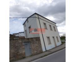 SE VENDE CASA CON TERRENO CERCA DEL SAGRADO CORAZÓN