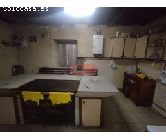 SE VENDE CASA DE PIEDRA PARA REHABILITAR CON FINCA CERRADA EN CÉLTIGOS- SARRIA