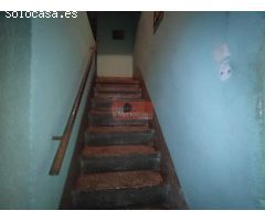 SE VENDE CASA DE PIEDRA PARA REHABILITAR CON FINCA CERRADA EN CÉLTIGOS- SARRIA