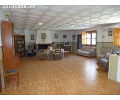 Casa de campo con cuadras y picadero