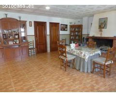 Casa de campo con cuadras y picadero
