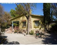 Chalet en venta a un paso de Baena