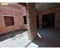 CASA CON NAVE EN CONSTRUCCIÓN