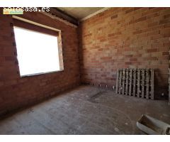 CASA CON NAVE EN CONSTRUCCIÓN