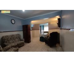 CASA EN VENTA CON COCHERA