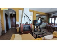 Casa de campo con oliviar en venta