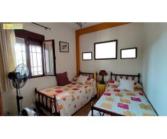 Casa de campo con oliviar en venta