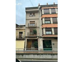 BONITA CASA EN EL CENTRO  DE PLANTA BAJA Y 3 ALTURAS CON BUHARDILLA Y 1 PLAZA GARAJE  EN CASTELLÓN