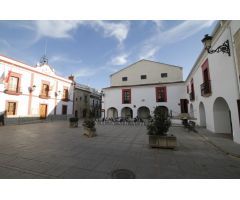 Casa de dos plantas en el centro del Casar de Cáceres