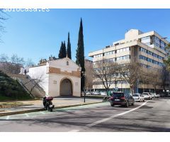 Amplio y Luminoso Piso Semireformado en el Corazón de Badajoz