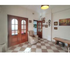 Amplio y Luminoso Piso Semireformado en el Corazón de Badajoz