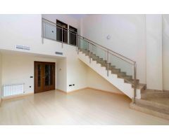 DUPLEX EN BARRIADA DE LLERA