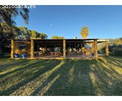 Exclusivo Chalet en Badajoz con Amplias Terreno y Comodidades de Lujo