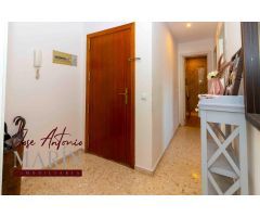 ¡Oportunidad Única! Amplio Piso de Esquina con Tres Dormitorios en Venta ?????