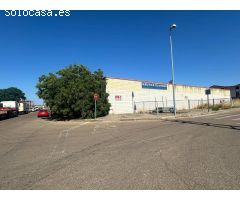 Amplia Nave Industrial en Olivenza: Oportunidad Única para tu Negocio