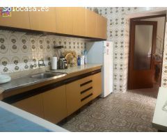CASA DE PUEBLO ESQUINA EN ARCHENA CERCA MERCDO DE ABASTOS