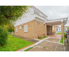 Chalet independiente en venta en Salteras