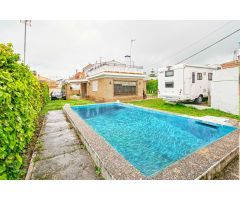 Chalet independiente en venta en Salteras