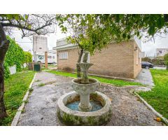 Chalet independiente en venta en Salteras