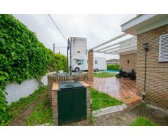Chalet independiente en venta en Salteras