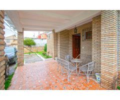 Chalet independiente en venta en Salteras