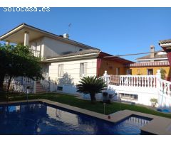 Oportunidad única en el corazón de Gines: dos viviendas independientes con jardín y piscina comparti