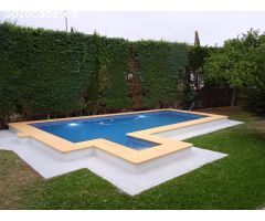 Oportunidad única en el corazón de Gines: dos viviendas independientes con jardín y piscina comparti