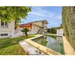 Oportunidad única en el corazón de Gines: dos viviendas independientes con jardín y piscina comparti
